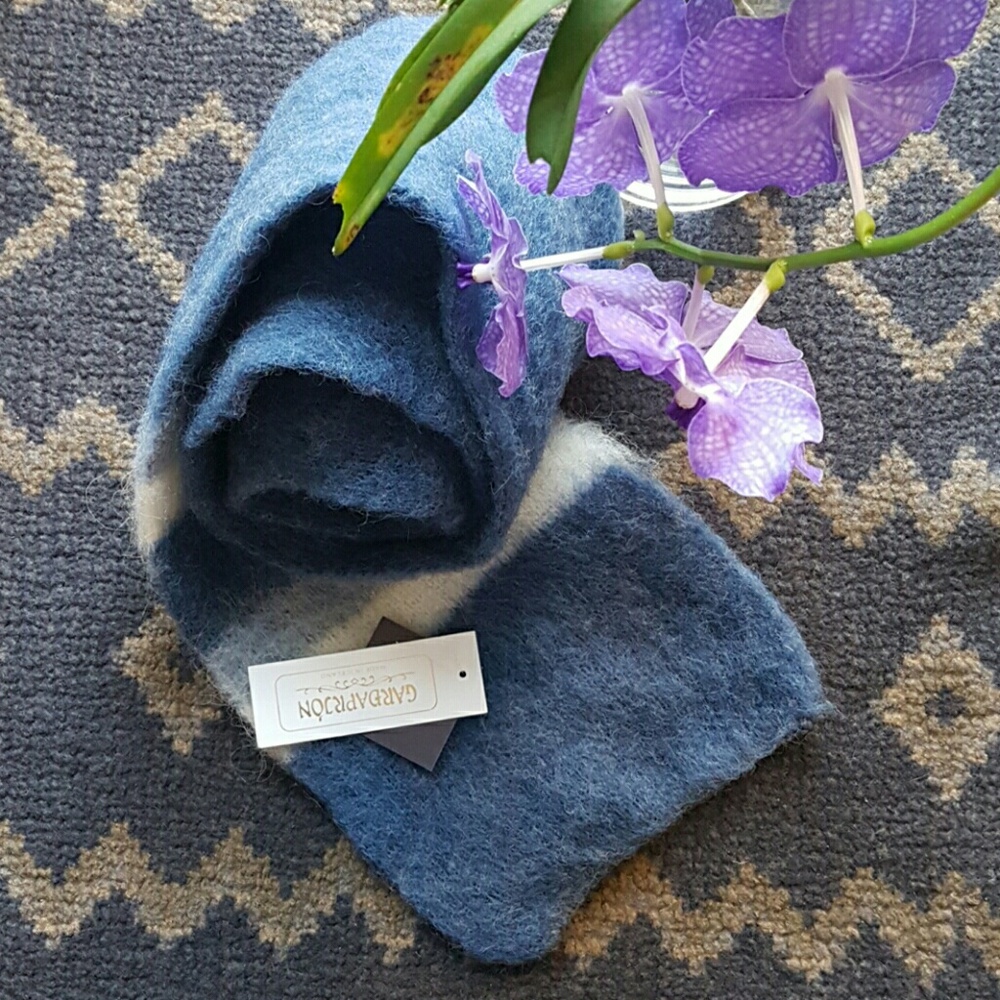 Blue & Cream Women's Wool Blend Scarf